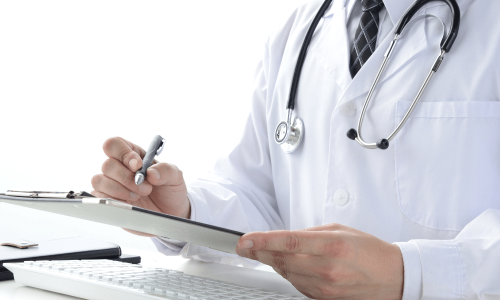 Le coût du certificat est à la charge de la personne à protéger ou des requérants.